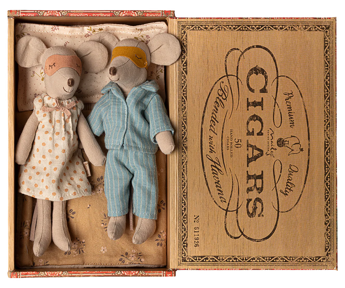 Mum & Dad in Cigar Box