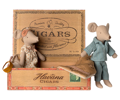 Mum & Dad in Cigar Box