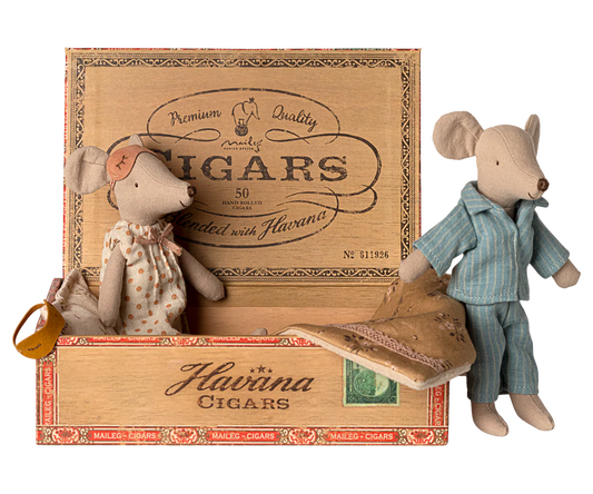 Mum & Dad in Cigar Box