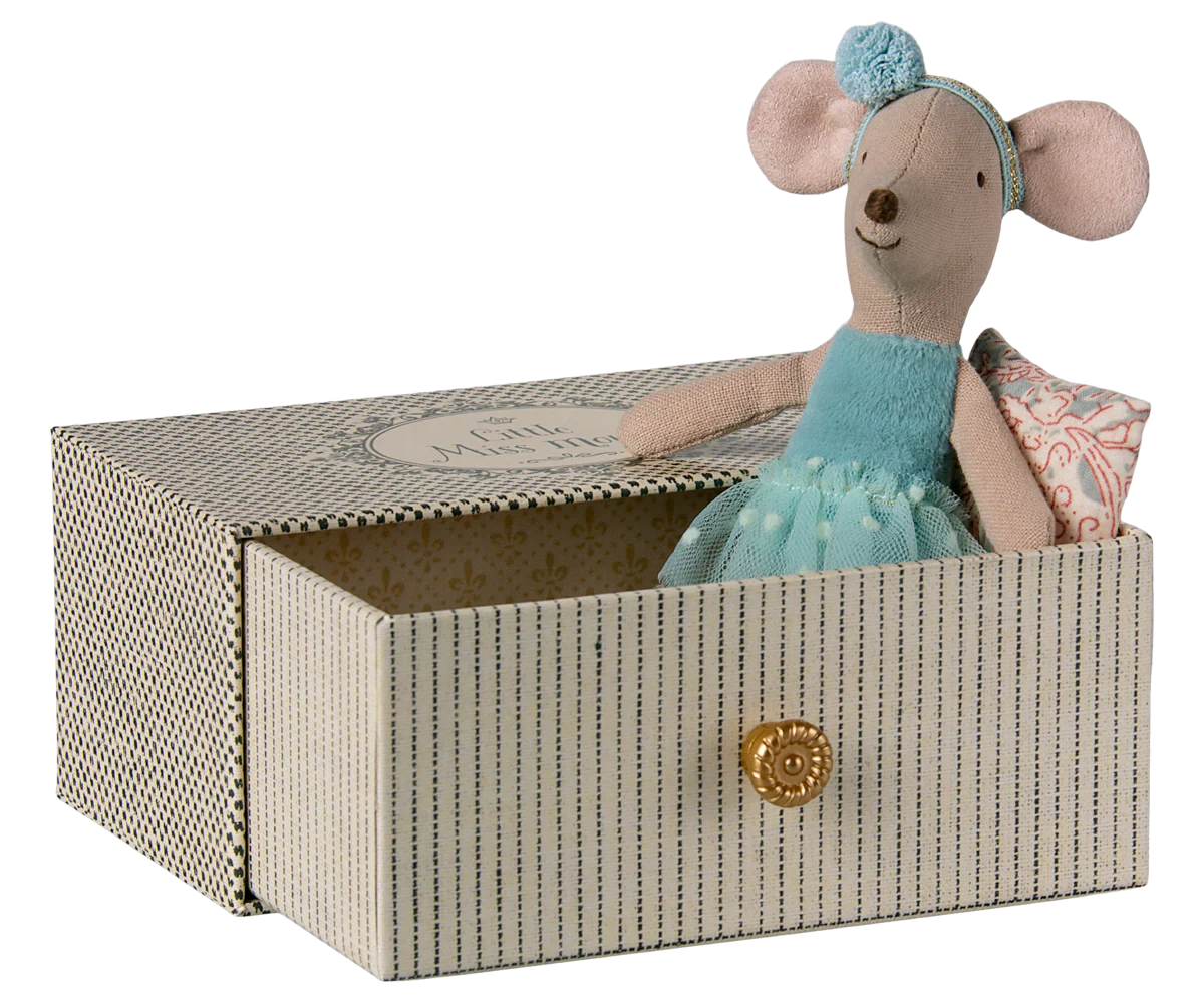 Little Sister Dancing Mouse in a Daybed