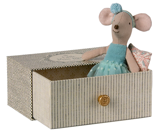 Little Sister Dancing Mouse in a Daybed