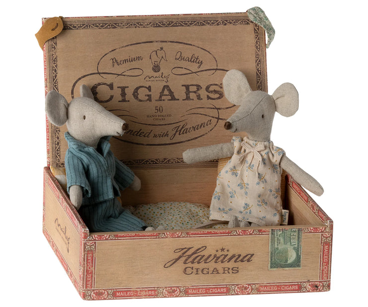 Mum & Dad in Cigar Box